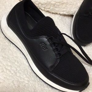 NURTURE WALKING COMFORT SHOES BLK 7.5